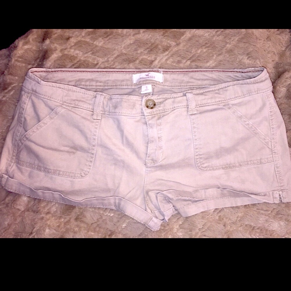 Hollister ; Cream Colored Shorts